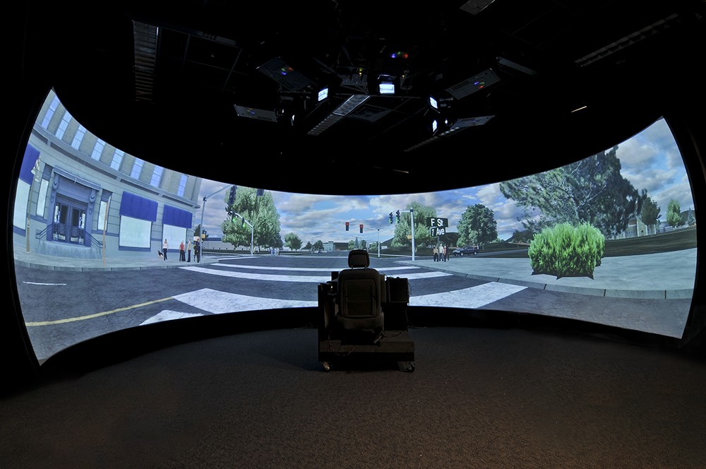 驾驶模拟器大揭秘：从方向盘到虚拟路况的完整构成